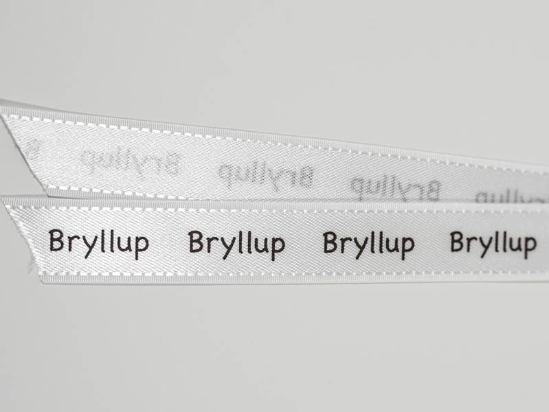 Silkebånd - Bryllup - Hvit - 16 mm - Metervare (brun tekst)